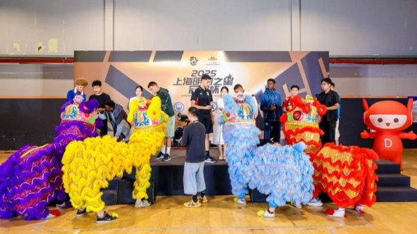 盈鑫惠 首次参与醒狮点睛、蒙眼体验盲人足球，明日之星冠军杯青训小将传递足球精神