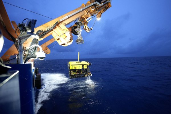 广州米牛 新华全媒+｜我国自主研制的6000米级深海无人遥控潜水器“海琴”号在南海成功海试