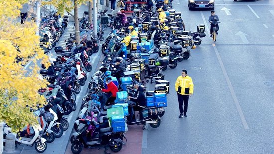 盈利通 “小电驴”新国标实施，塑料改铁！经销商：贵六七百块钱